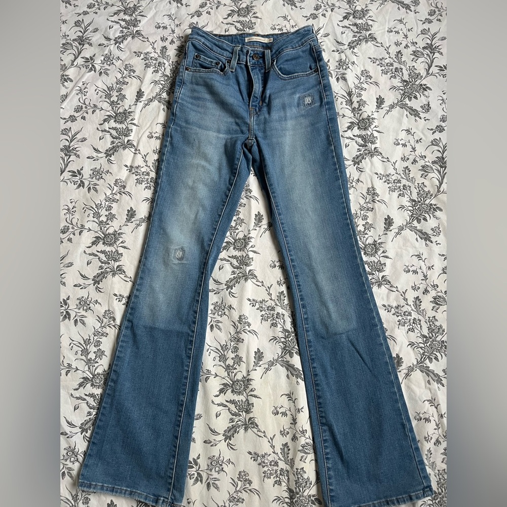 Levi’s 725 High Rise Bootcut Jeans